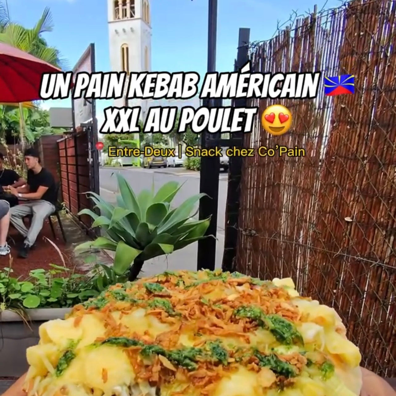 Un pain américain rond XXL au poulet
