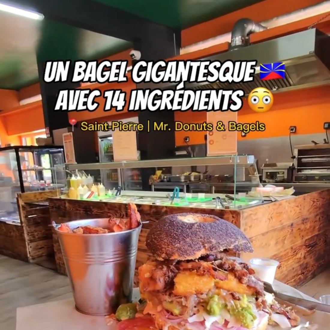 Un bagel avec 14 ingrédients