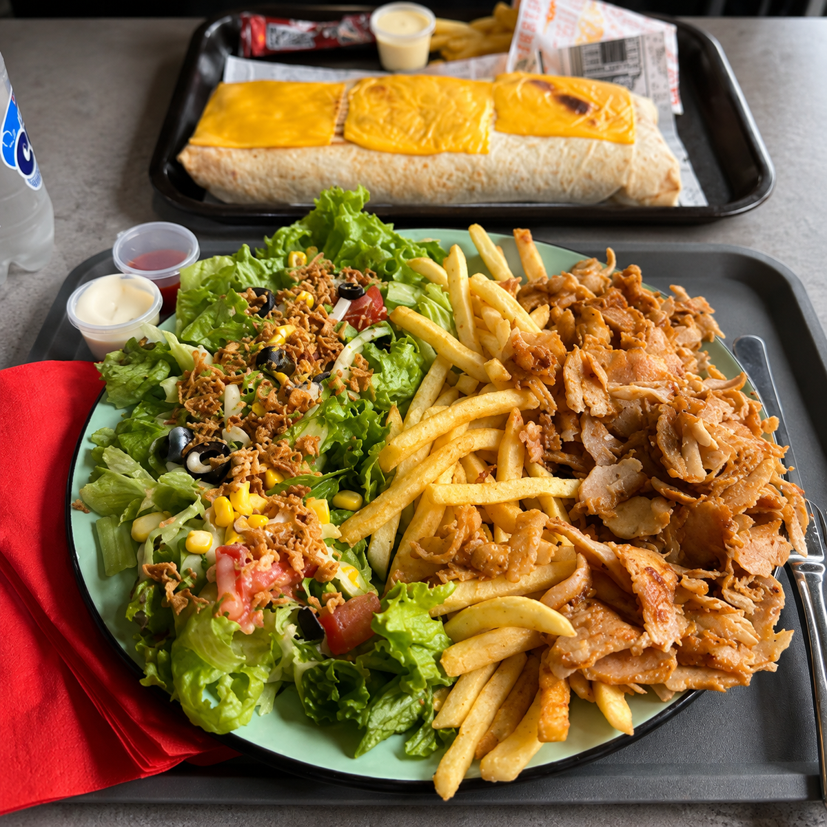 Assiette kebab avec frites et tacos chez Crousty’s Saint-Pierre