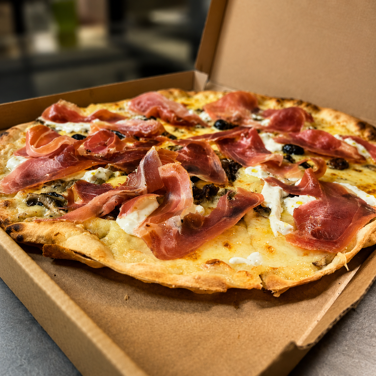 Pizza généreuse au jambon de KABAN’A PIZZA à Saint-Leu